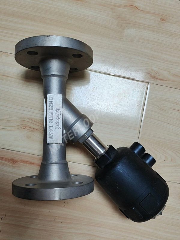 Burkert Pneumatic Angle Seat Valve 2000 A 25.0 PTFE VA 033; 7 pmed 16bar, DN25 PN16